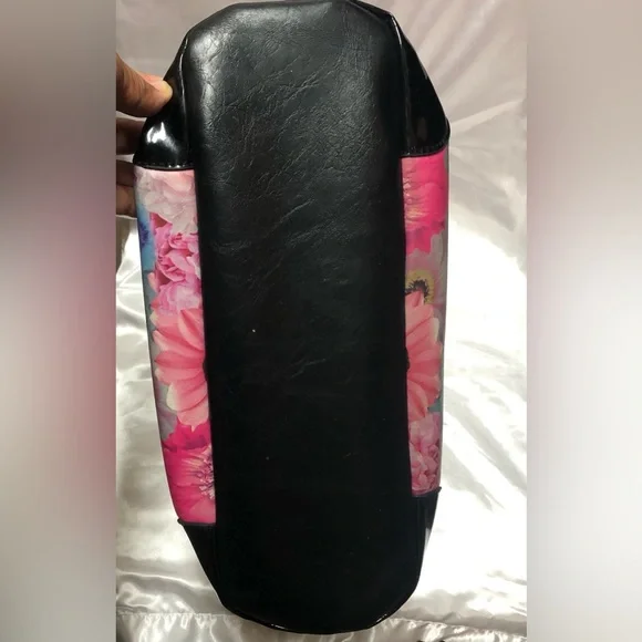 NICOLE LEE N’5 Colorful Graphic Handbag Stud Details.Woman Print, rhinestones. - Picture 7 of 11